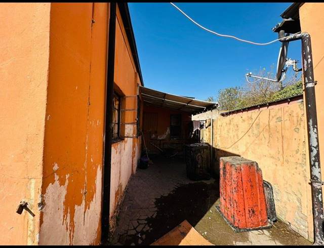 10 BEDROOM HOUSE FOR SALE IN TURFFONTEIN